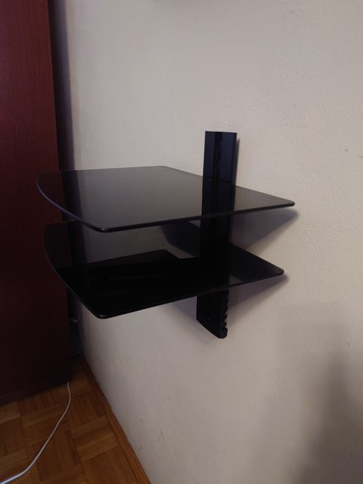 Półka wisząca pod telewizor