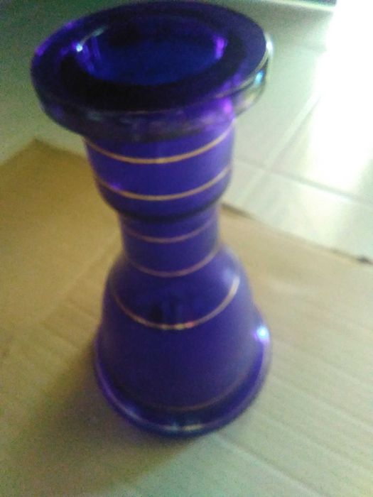 Dois pratos e jarra, com alguns anos