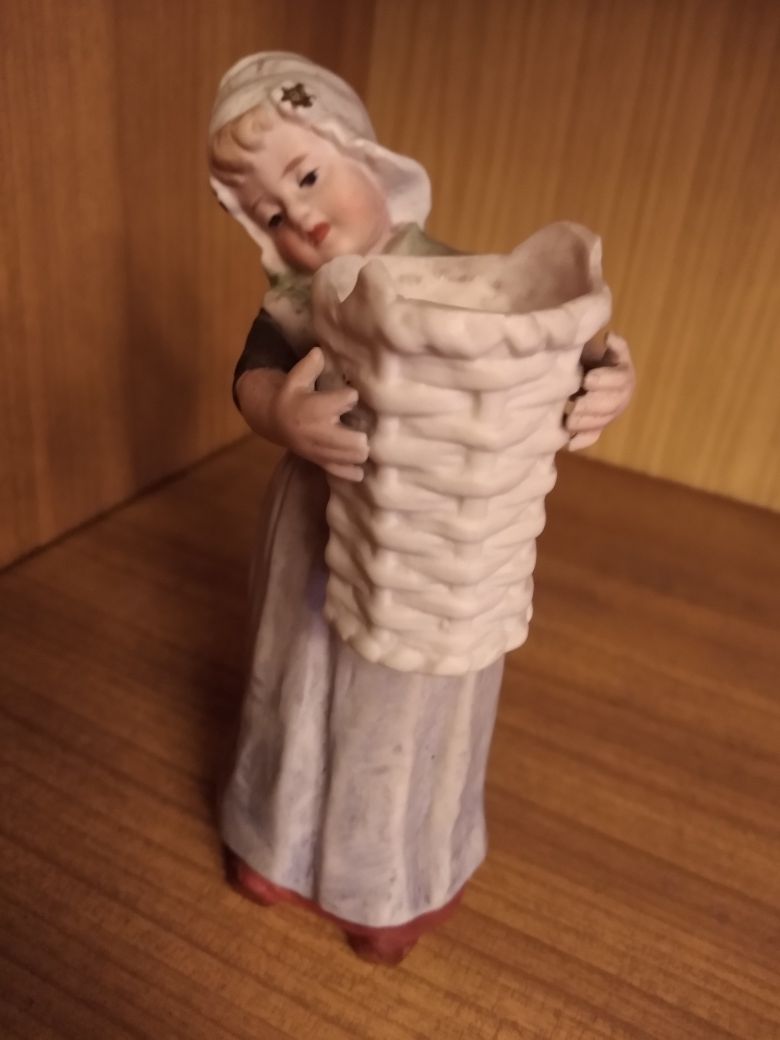 Figurka kobiety przedwojenna porcelana Lwów