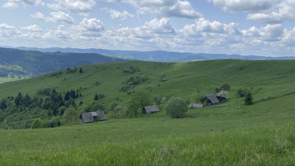 Будинок в горах з великою земельною ділянкою