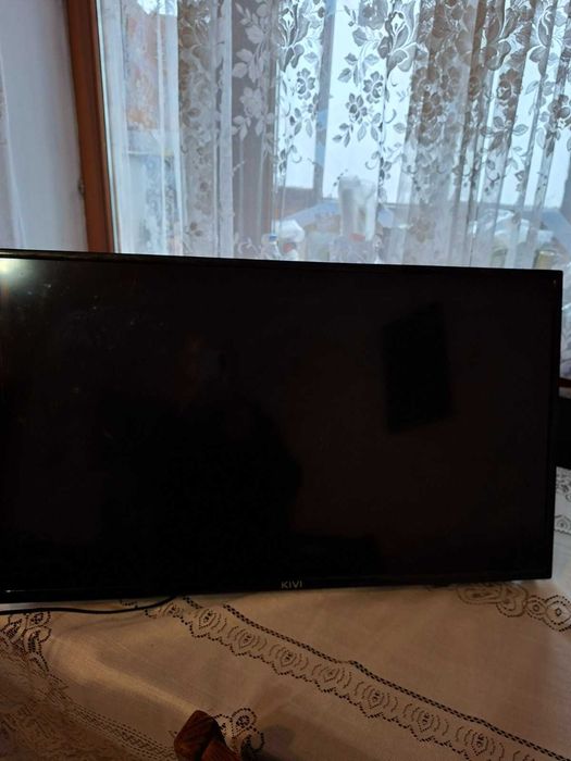 Продам плазму KIVI Smart TV Black