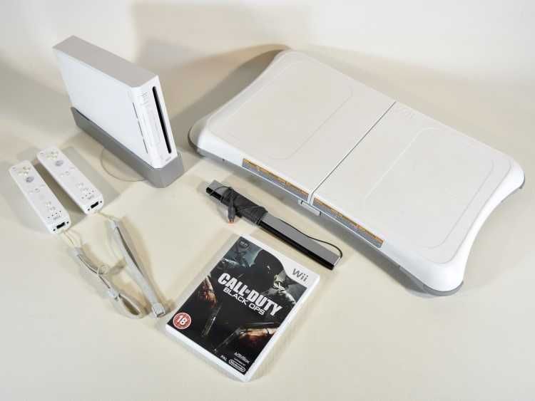 Consola Nintendo Wii modelo RVL - 001 com 7 elementos