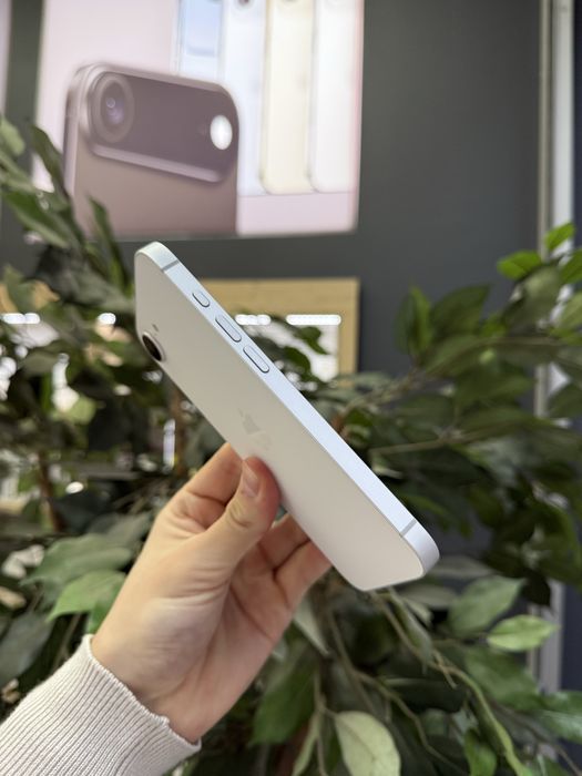 iPhone 16e 256GB White