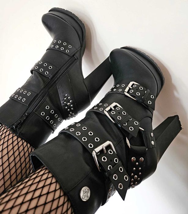 Botki Guess model Rindy platforma obcas skóra naturalna