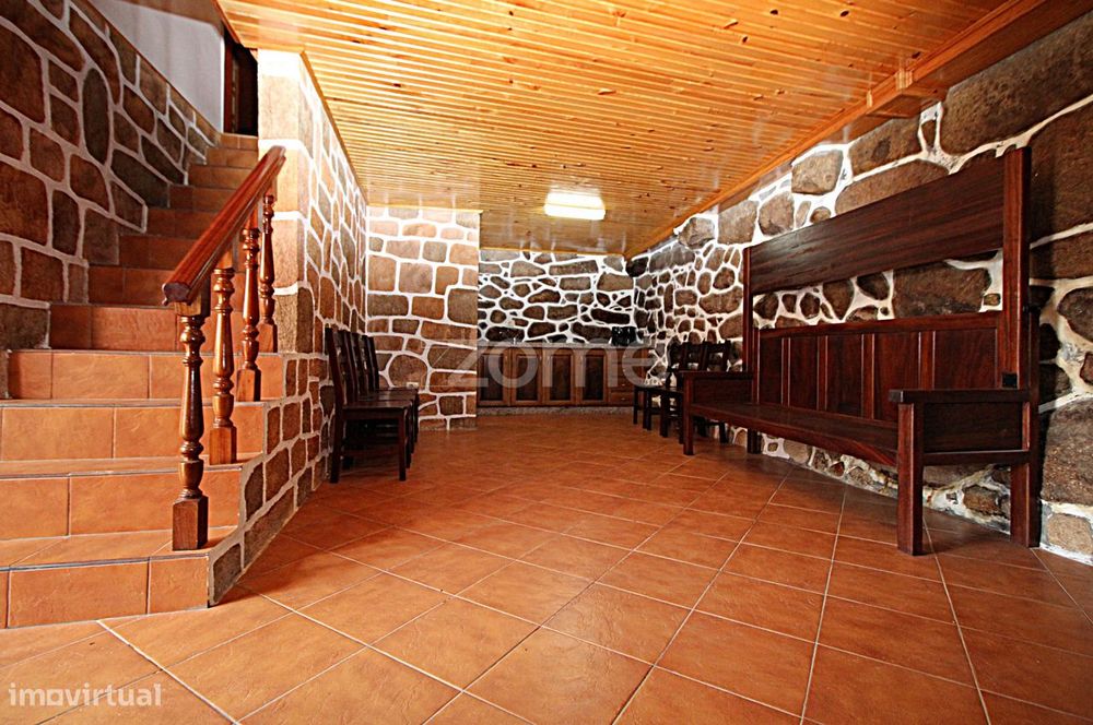 Moradia T2 com 2 pisos em Tourém, Montalegre