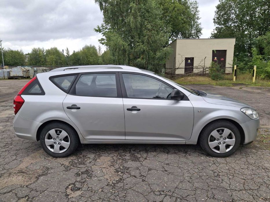 Witam, mam do sprzedania samochod marki KIA cee'd , 1,6 benzyna.