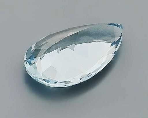 Água Marinha, gema natural, talhe pera, com o peso de 2,30 CT