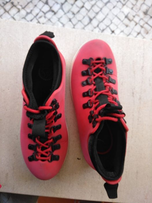 Botas Native vermelho