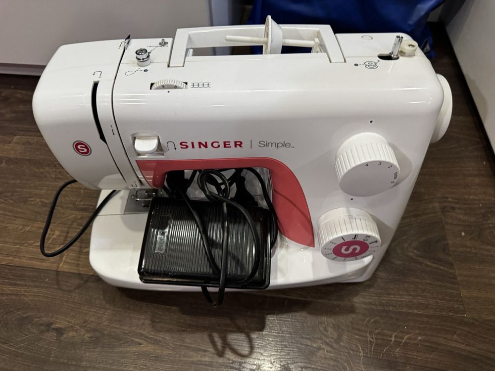 Продаю швейну машинку SINGER 3210