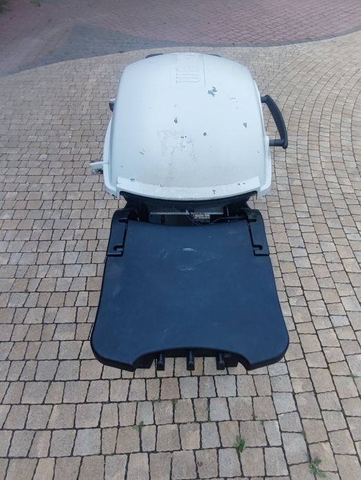 Grill gazowy Weber duży ze  stolikiem - założone nowe palniki..