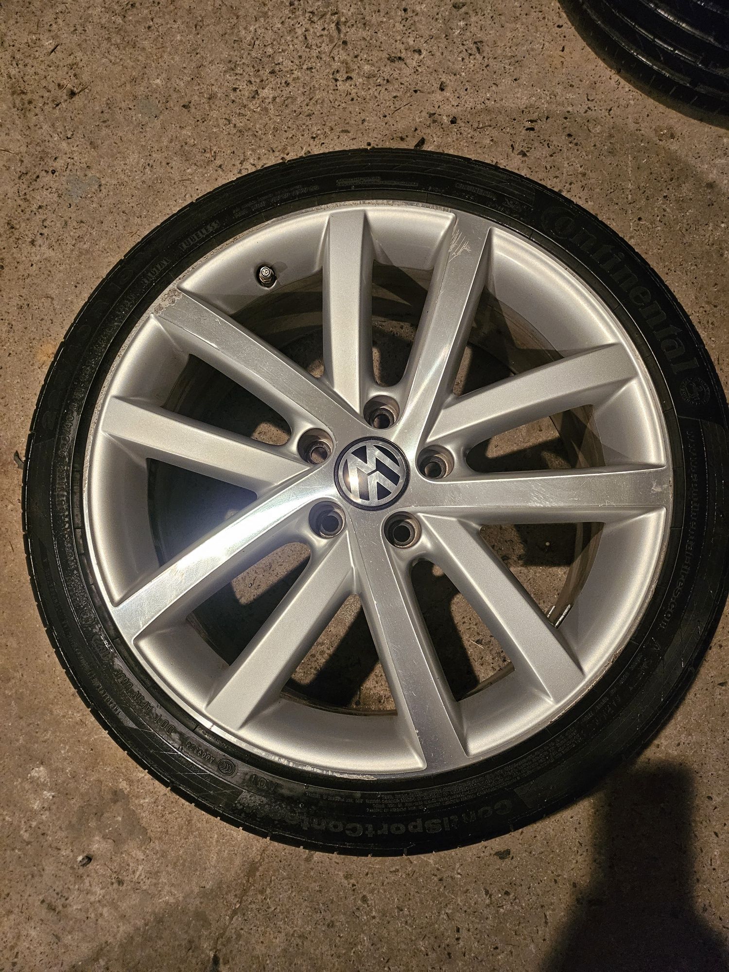 Продаються оригінальні  диски з скатами  на VW r18