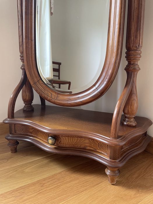 Quarto de casal + Espelho + Cómoda