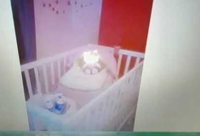 Cama de bebé branca