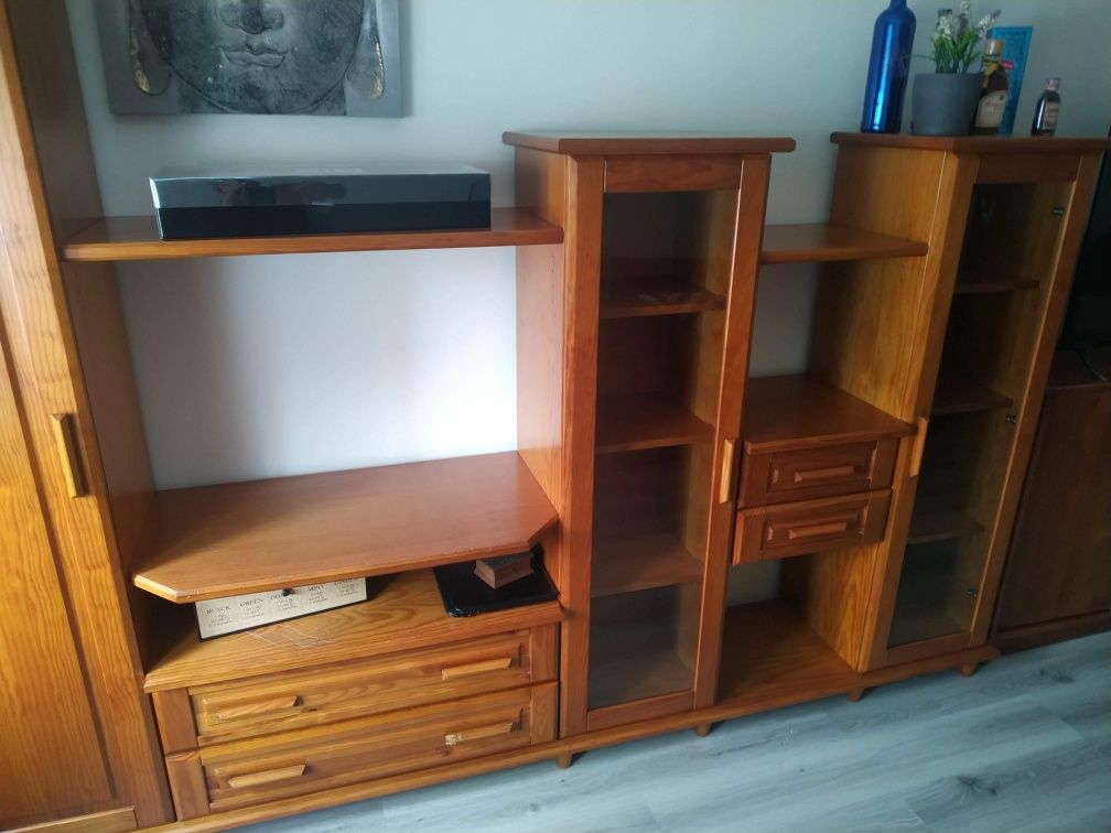 Mobília de sala com sinais de uso