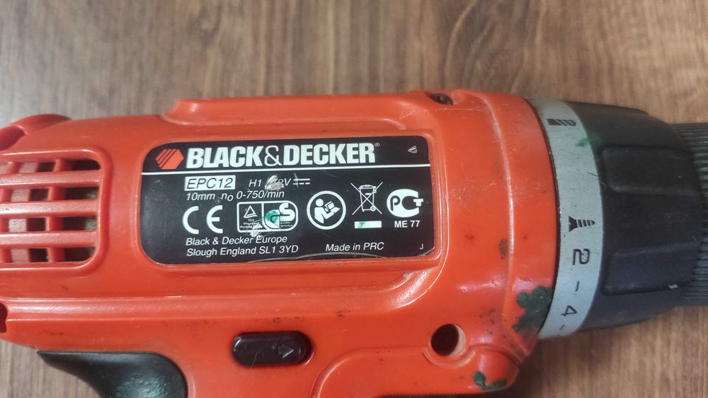 Акумуляторні шуруповерти Black & Decker EPC12 та Світязь ШН 1812
