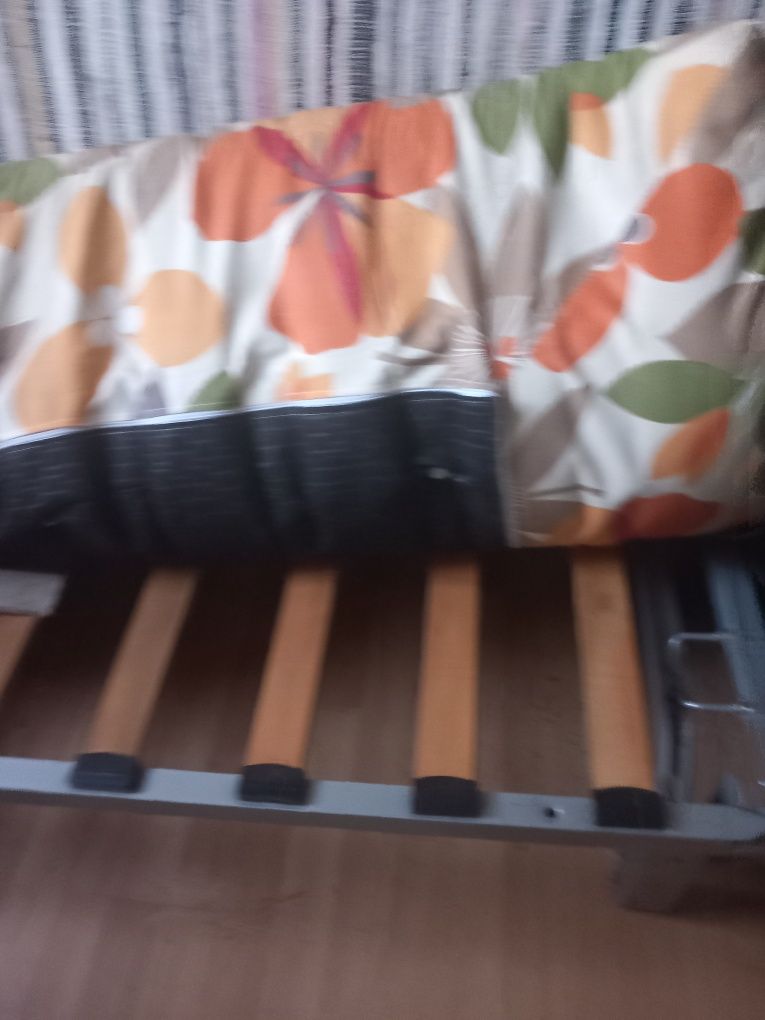 Sofá cama extensivel com rodinhas com as medidas : 1 m 90 /1 m 50