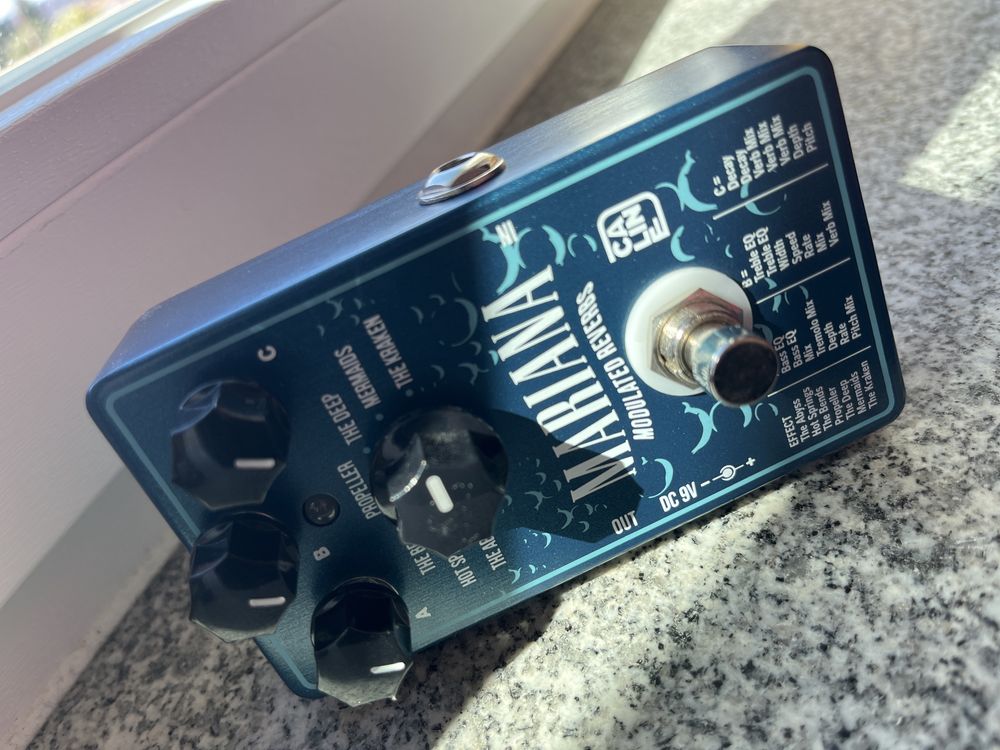Pedal de reverb e modulação