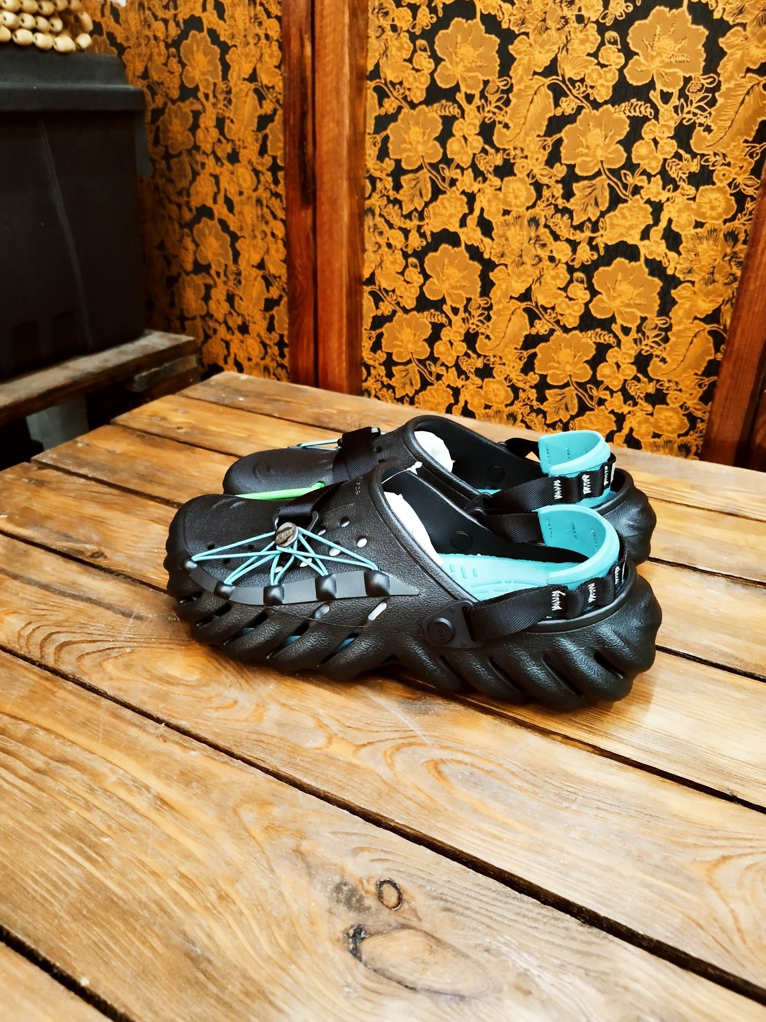 Знижки до 30%. Оригінальні Крокс. Розпродаж складу. Crocs Salehe, Echo
