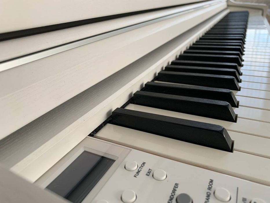 Цифровое пианино YAMAHA Clavinova CLP-645 WH/E