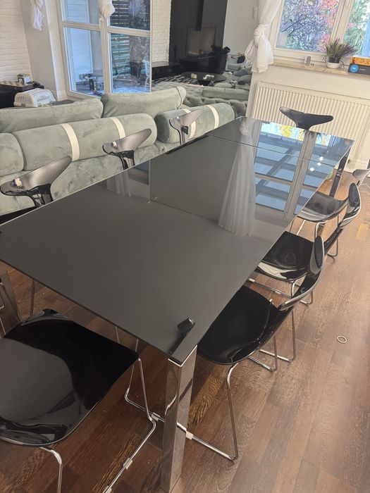 Stół czarny szklany rozkladany 85cm*160cm-220cm z 8 krzełami. Włochy.