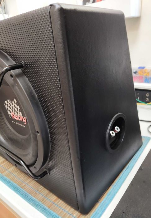 Subwoofer automóvel Caliber Racing muito conservado