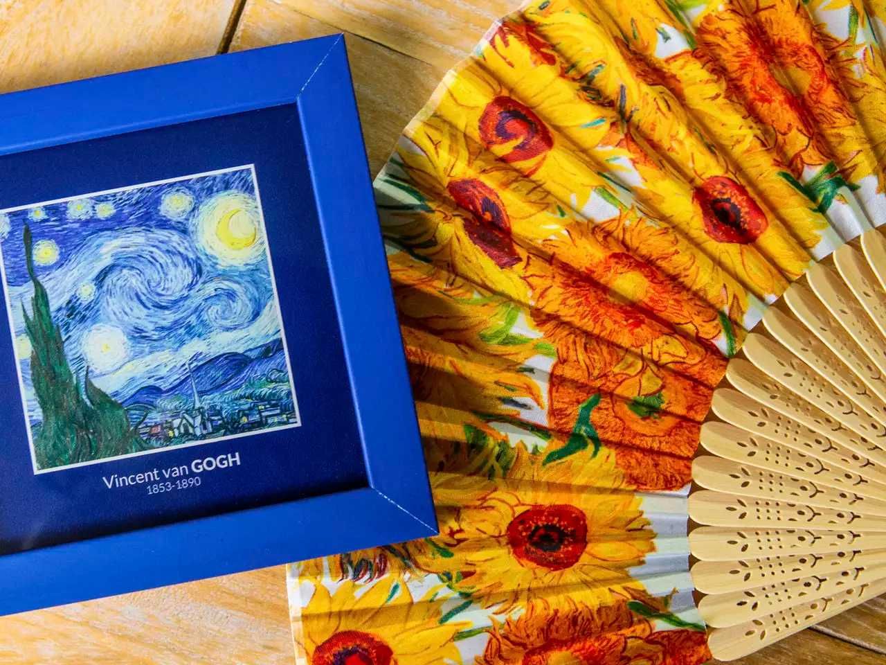 Drewniany wachlarz z materiałowym etui Słoneczniki Vincent Van Gogh