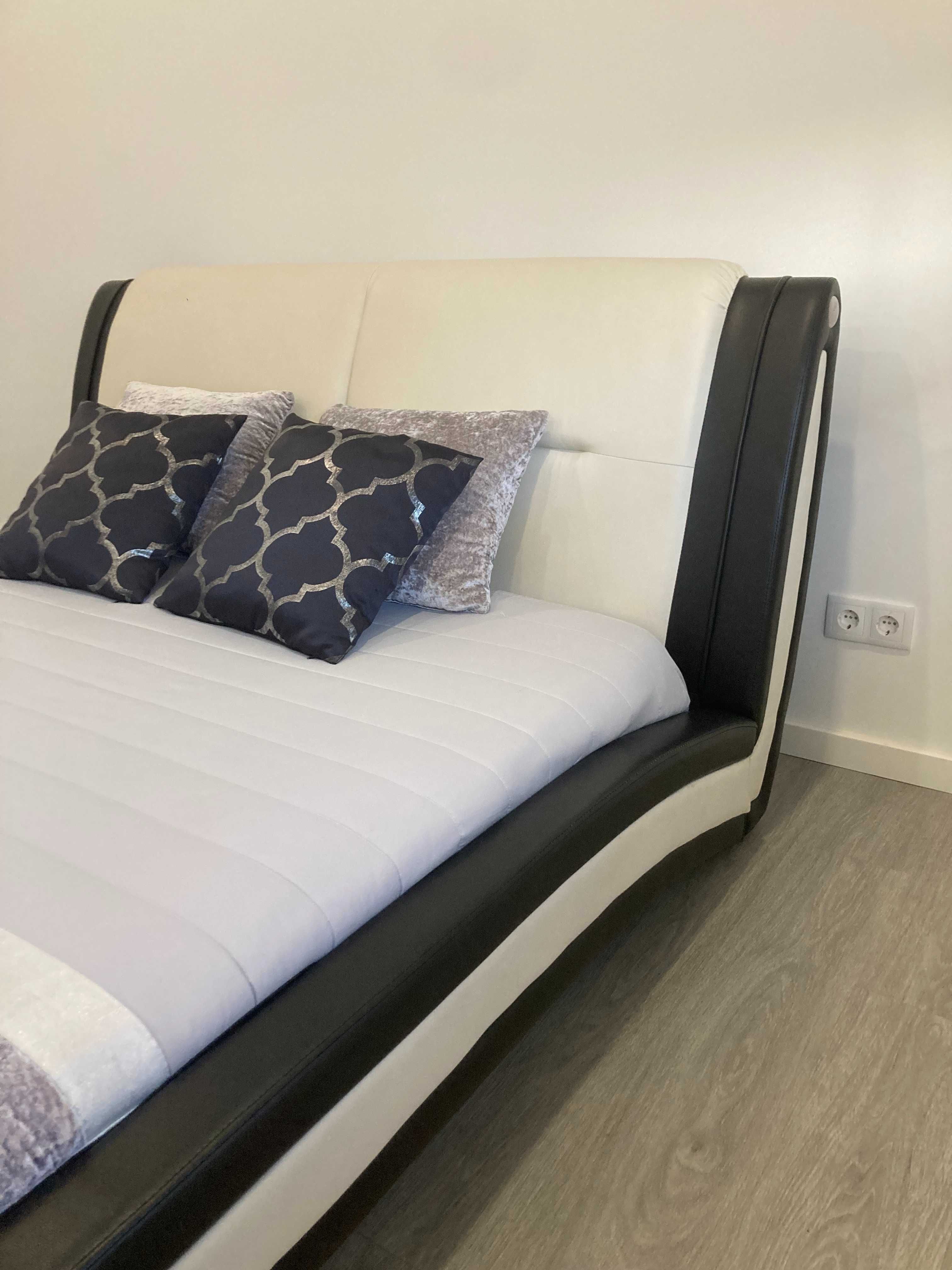 Cama de napa preta e branca c/ colchão