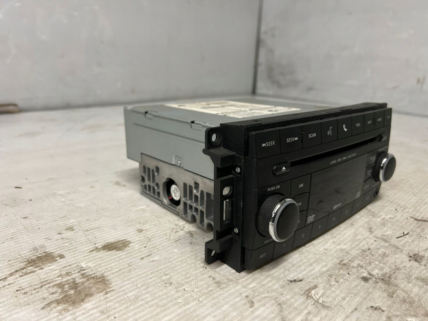 RADIO CD JEEP COMPASS I 13r LIFT 05064953AE