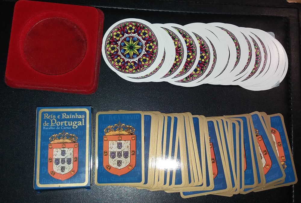 2 baralhos de cartas  - Reis e Rainhas de Portugal e Heraclio Fournier