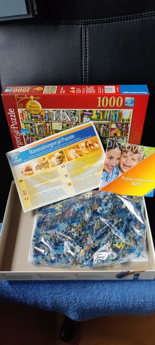 Puzzle Ravensburger 1000 peças "The Bizarre Bookshop"