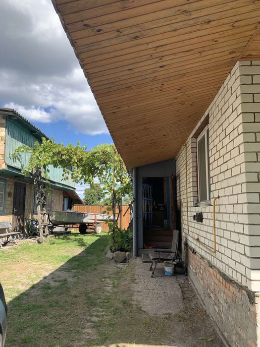 продається житловий будинок біля річки