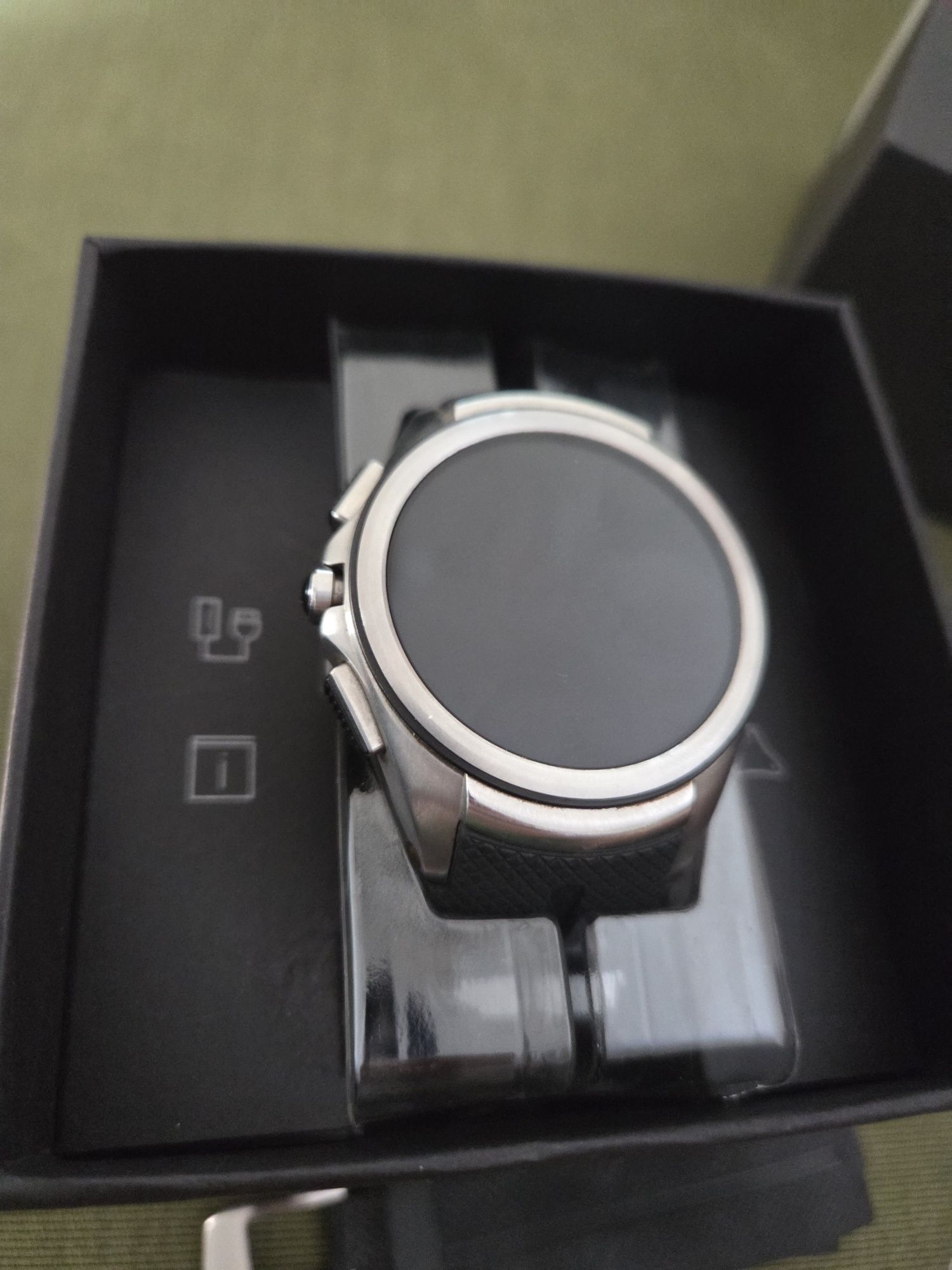 Smartwatch zegarek elektroniczny LG Urbane srebrno-czarny męski