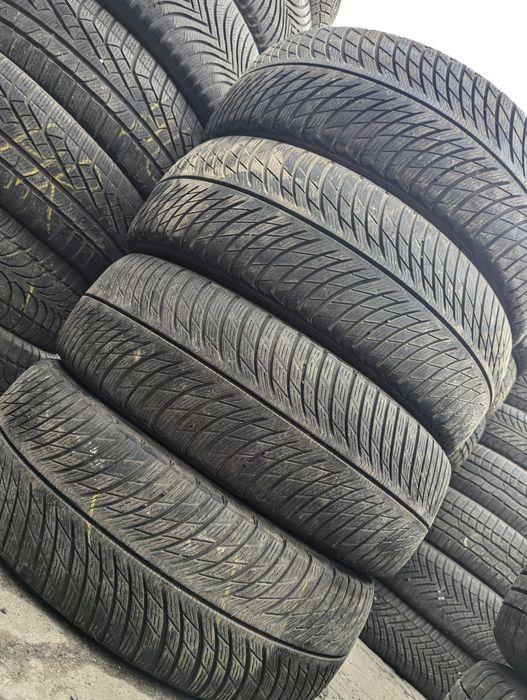 235/60R18 Michelin