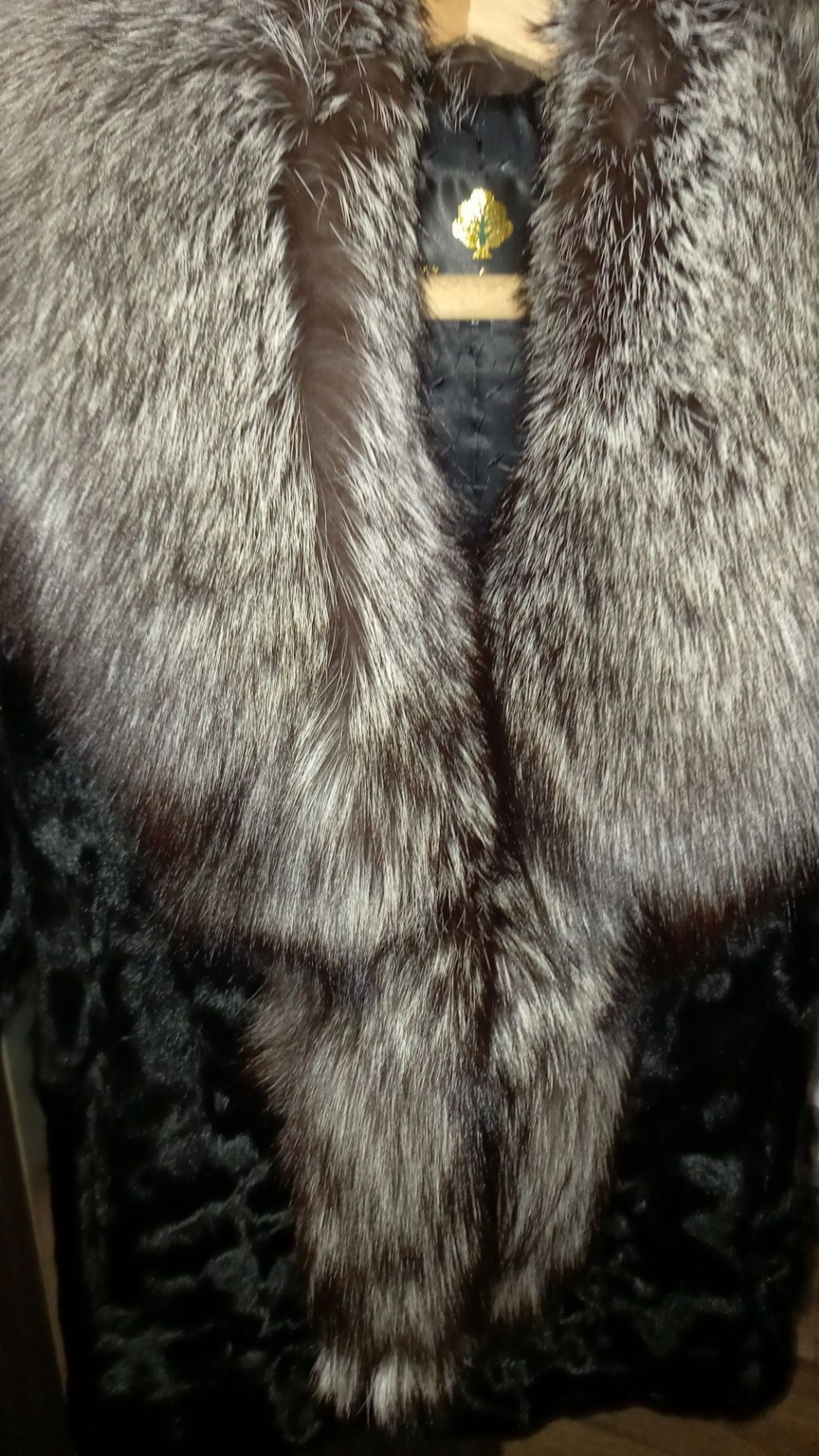 Шуба натуральна коза комір чорнобурка р.42-44(s, с)