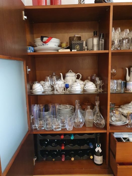 Louceiro móvel de sala