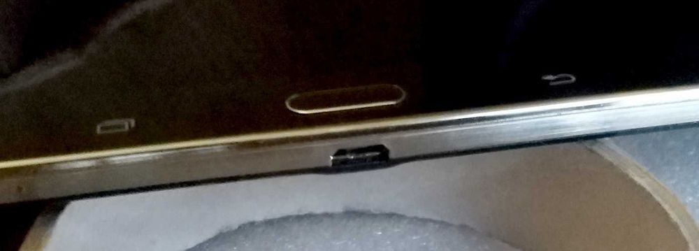 Планшет — Samsung SM-T520 — (2560*1600) — 10 дюймов