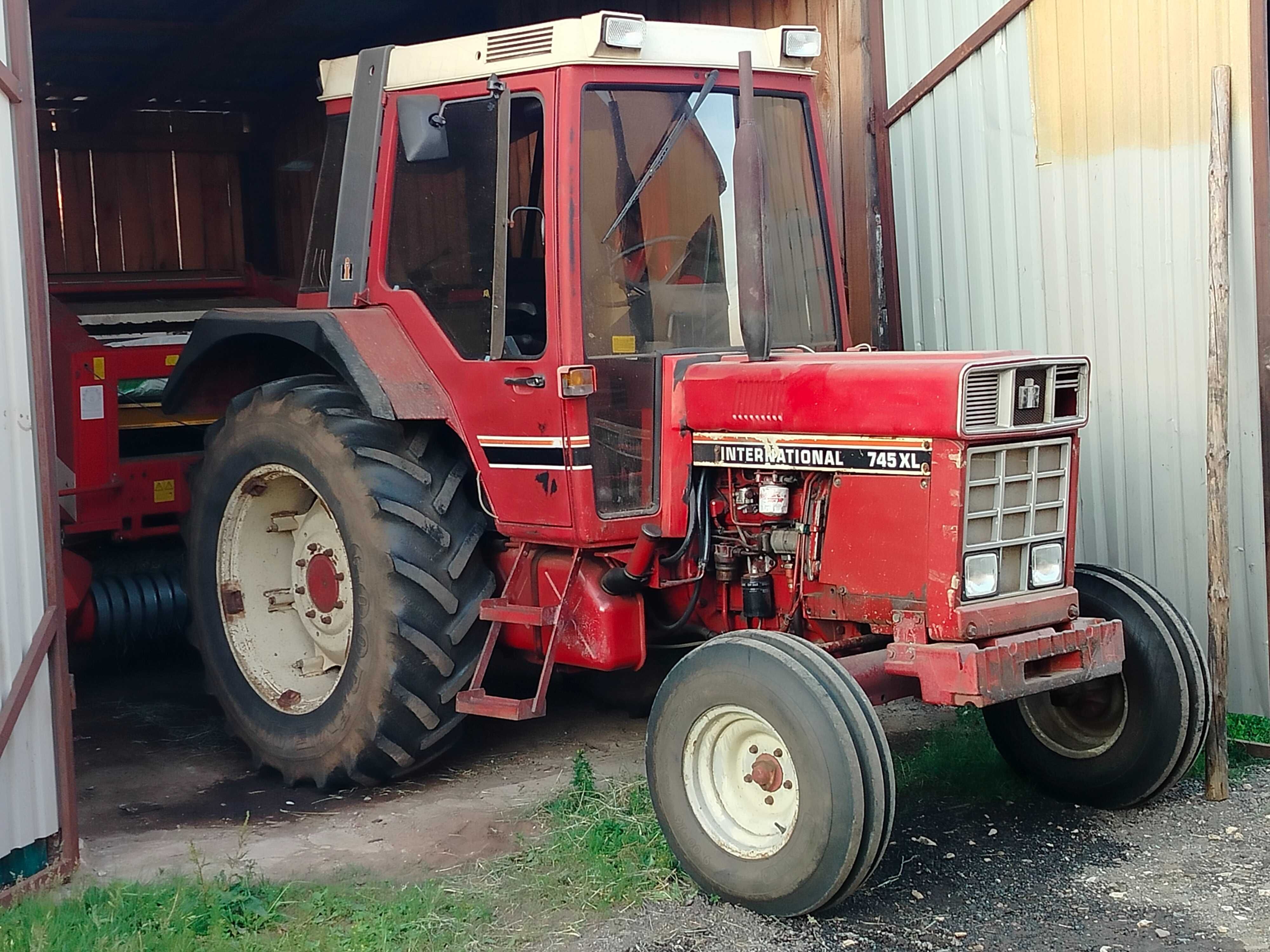 International 745 xl