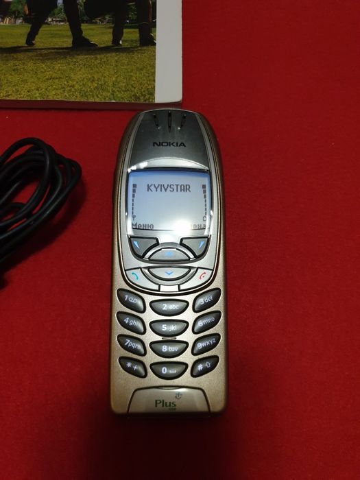 Nokia 6310i новая. В заводской пленке на экране.