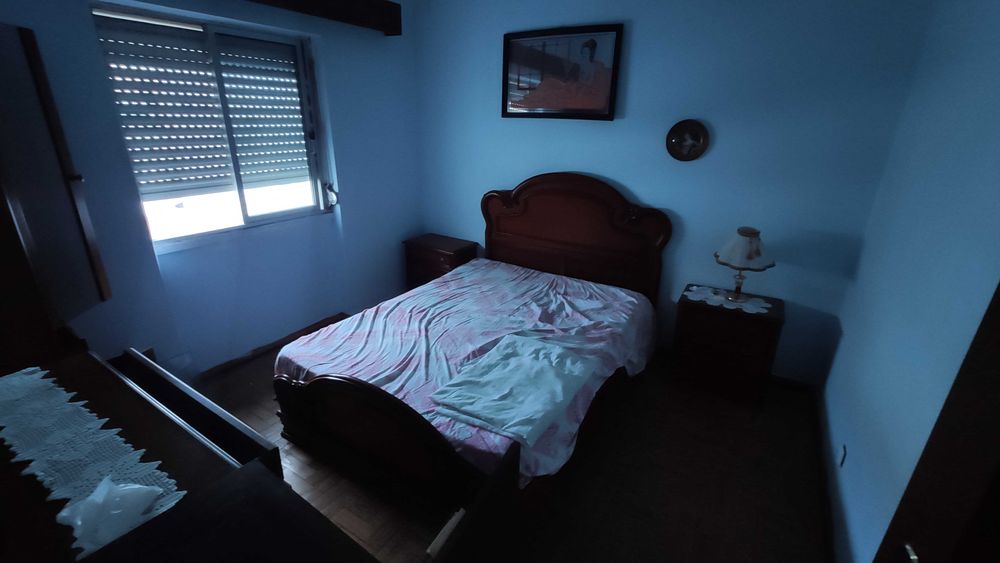 Cama com Mesas de Cabeçeira