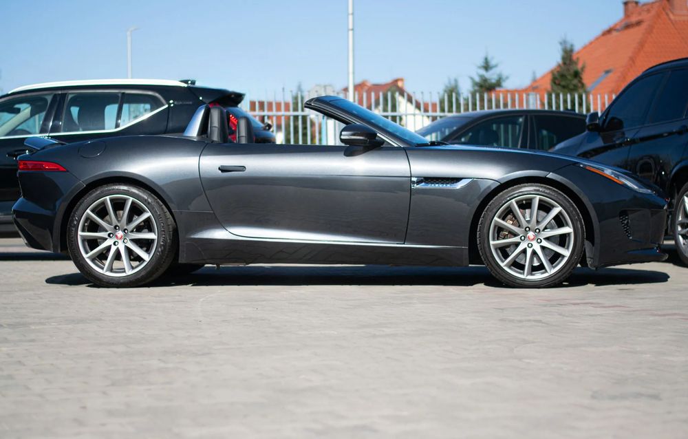 Jaguar F-Type Cabrio 3,0 Supercharged R-Dynamic Meridian 19’’ DVD 10,2’’ alkantara