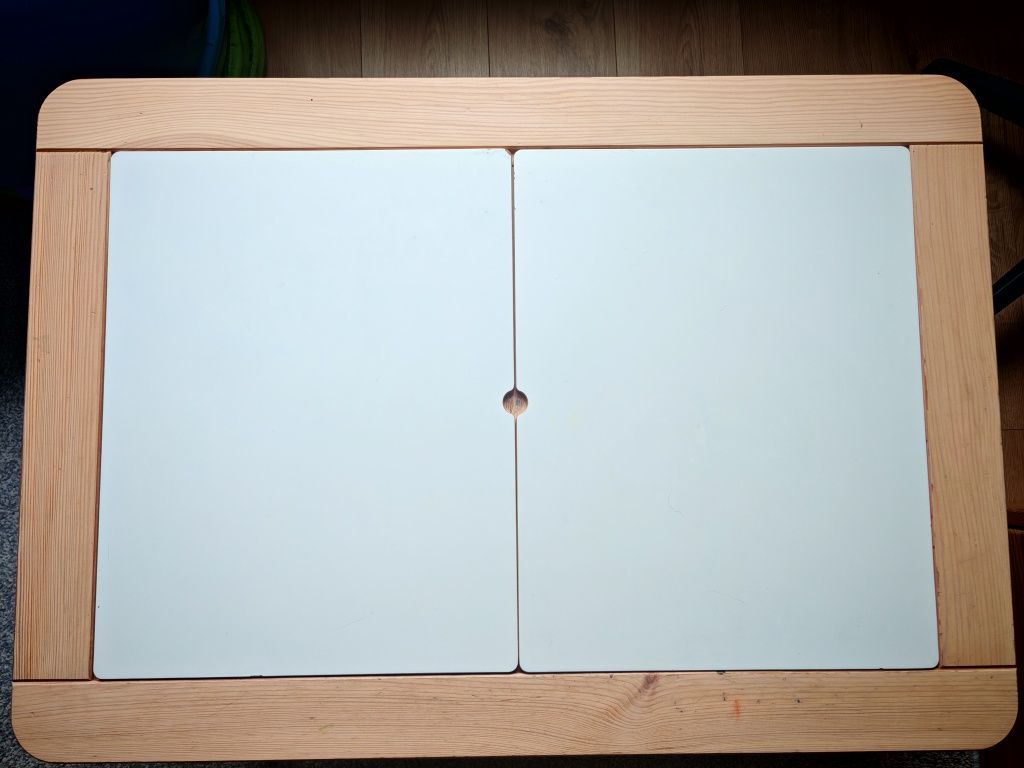 Stolik Flisat Ikea + Pojemniki