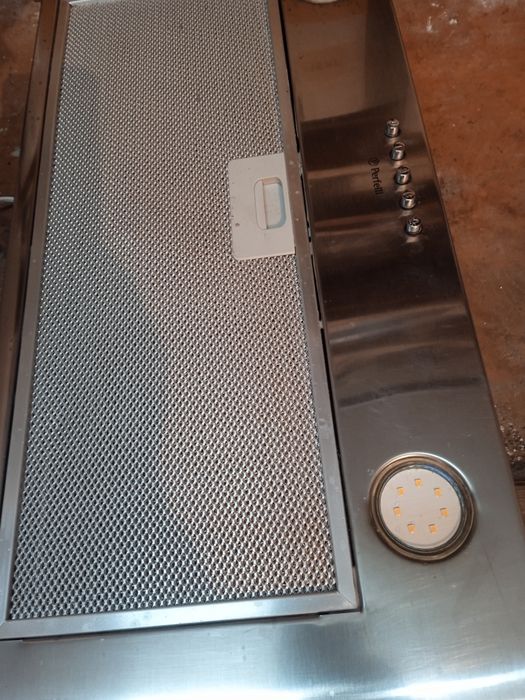 Витяжка кухонна Perfelli 61221