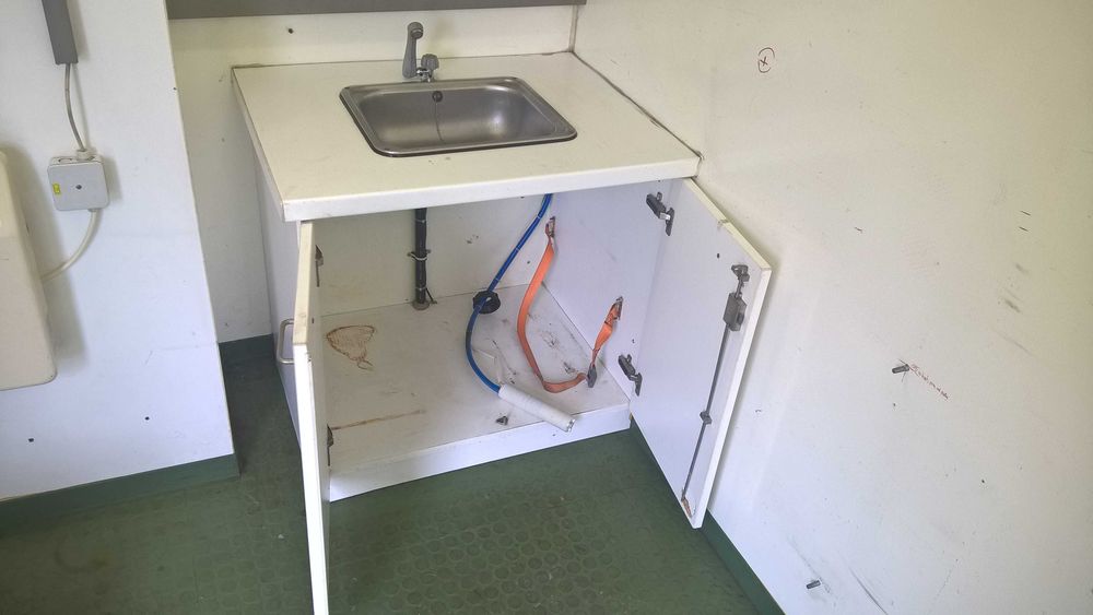 Komplet umywalkowy 12V, do kampera, przyczepy kempingowej