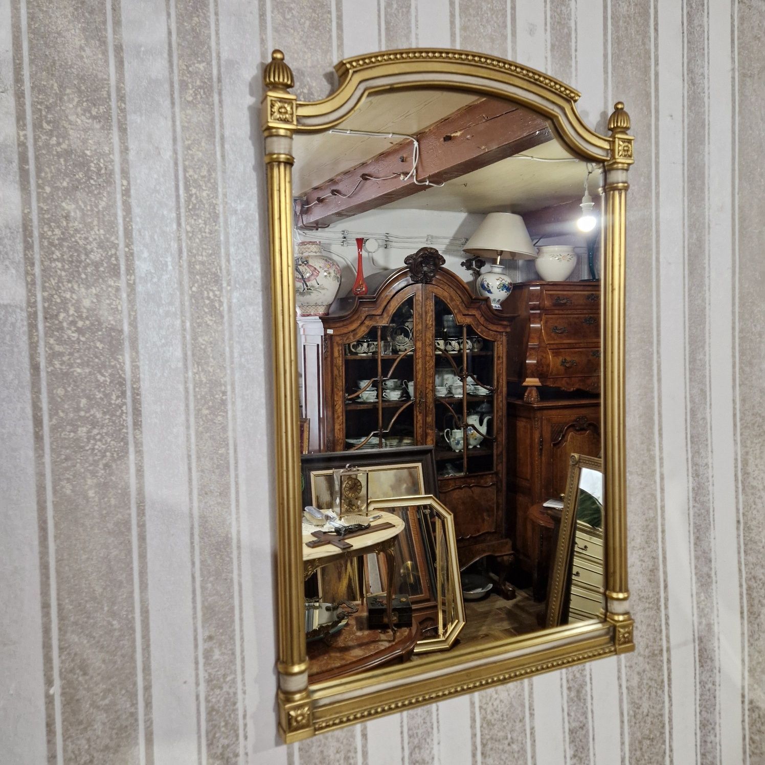 Piękne stylowe lustro w złotej ramie nr 14