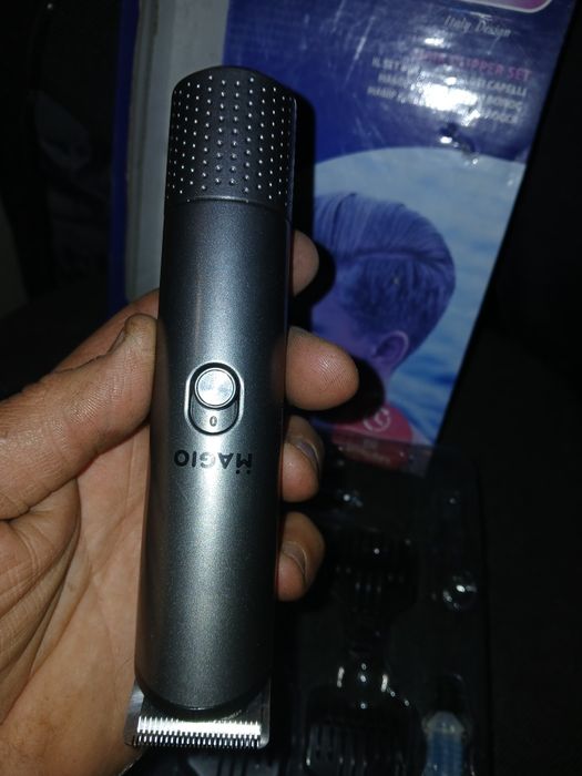 Новая машинка для стрижки в упаковке Magio в комплекте с насадками