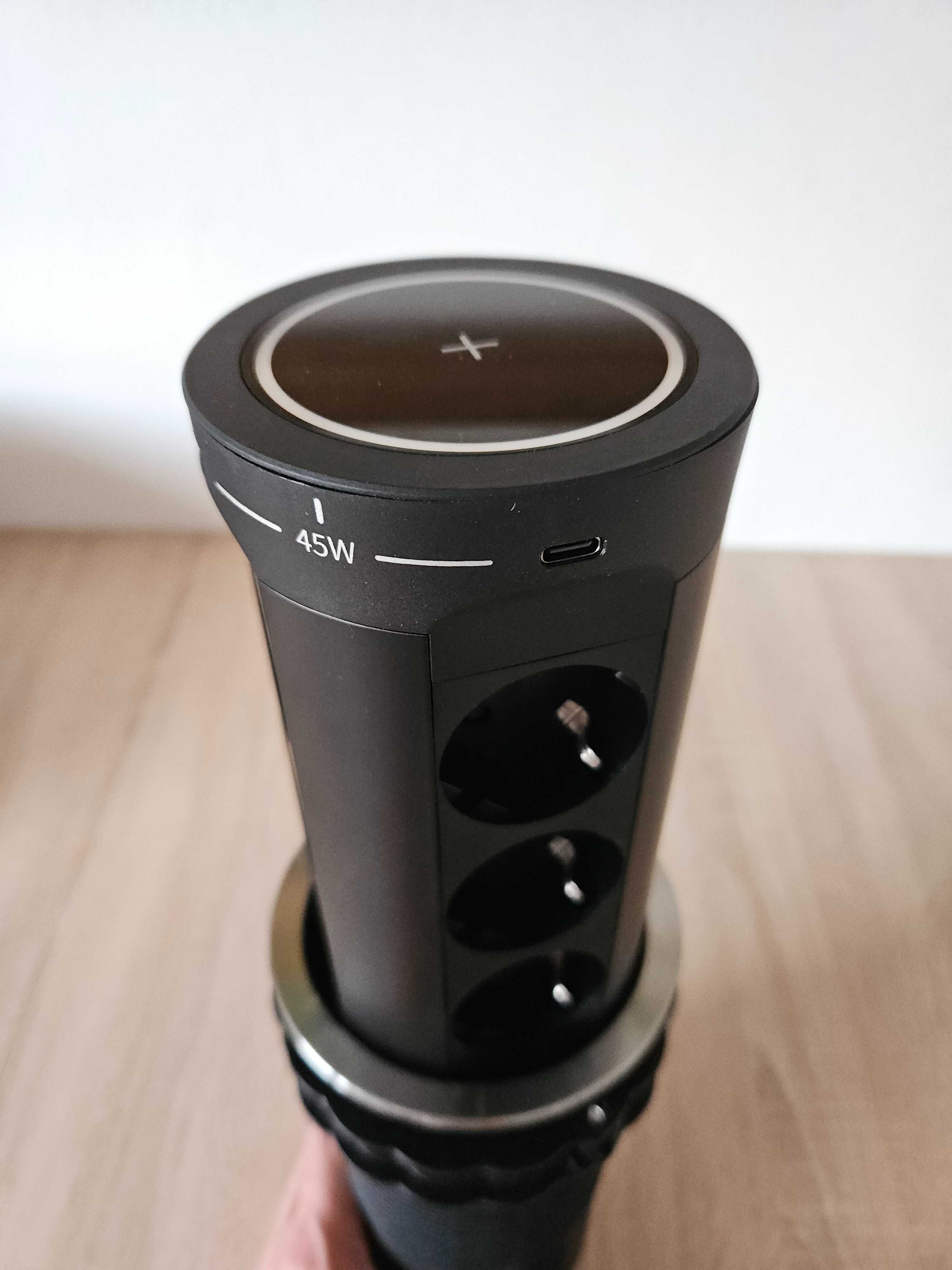 Stacja ładująca do zabudowy 12 gniazd 230V, 2x USB-C i 2x USB A 1.9m