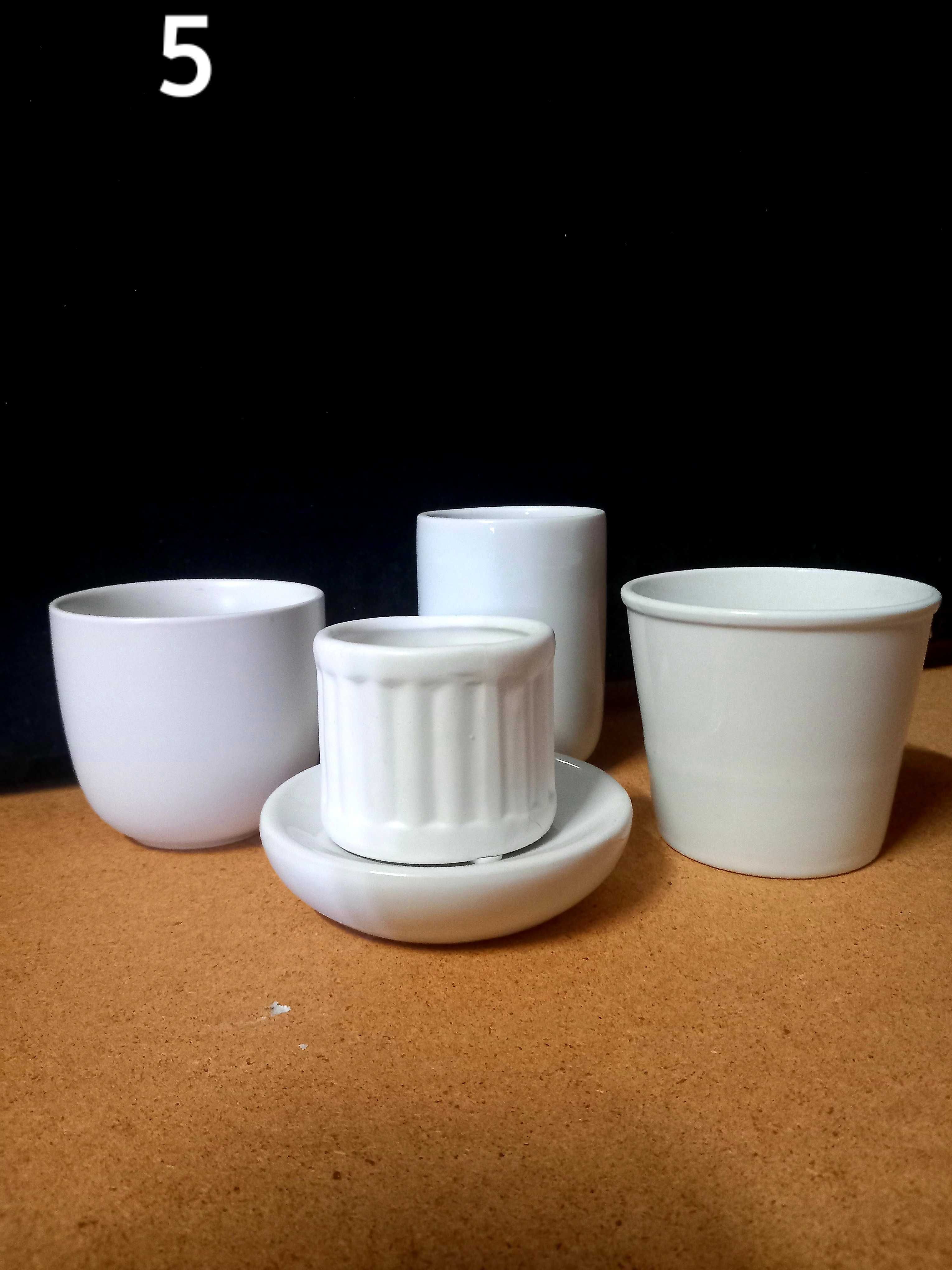Biały ozdobny zestaw ceramiczny