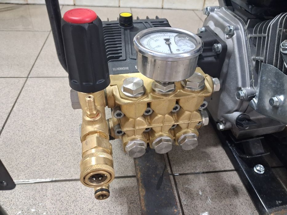 Продам бензинову мийку високого тиску