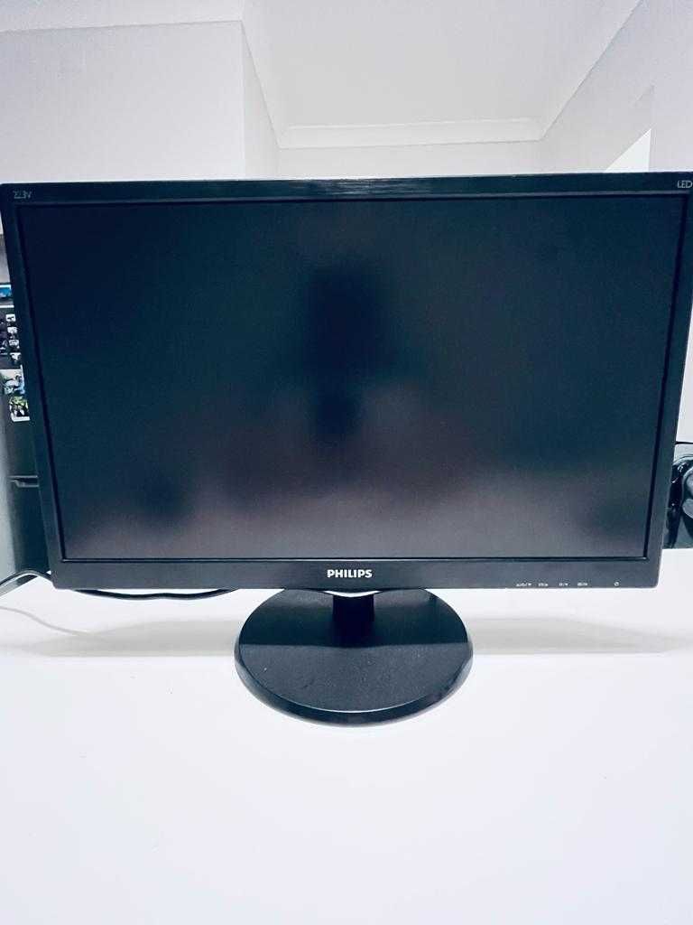 Monitor Philips  19 Polegadas (cabo hdmi e alimentaçao incluidos)