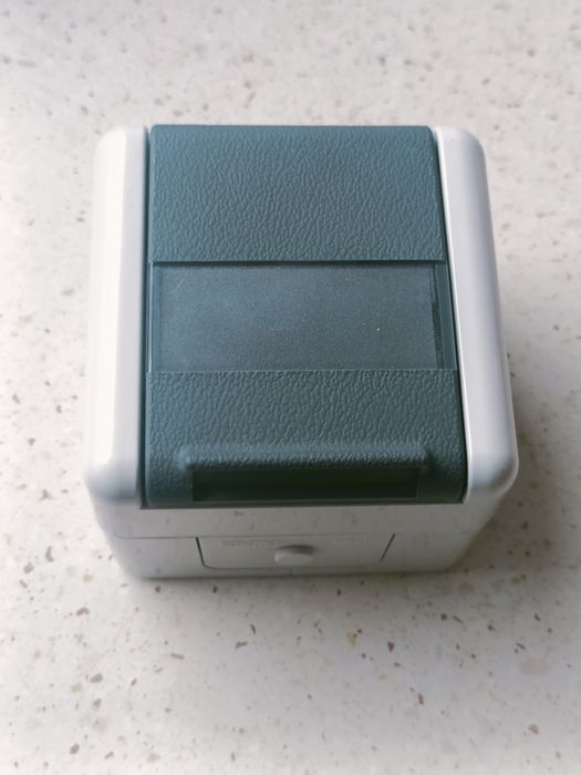 Gniazdo elektryczne pojedyncze z klapką natynkowe - wersja SCHUKO IP44